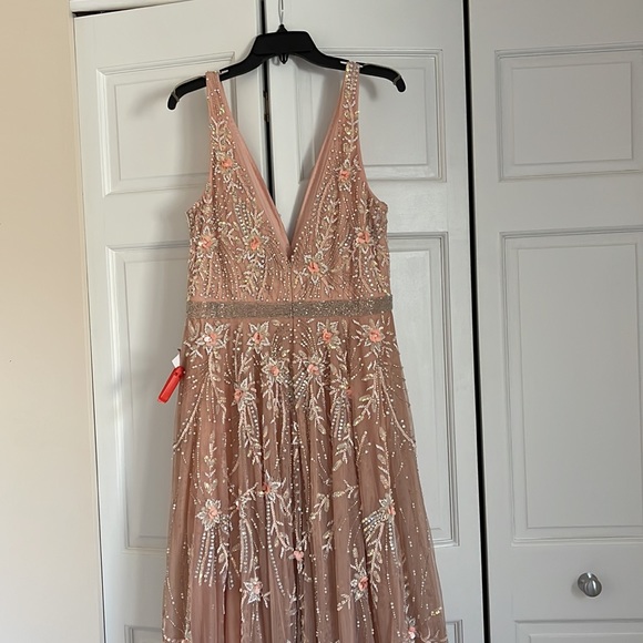 Mac Duggal EMBELLISHED V-NECK LONG GOWN - Picture 9 of 16